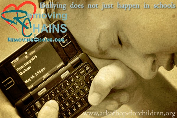 cyberbullying removingchains 60060F17F8E 8515 9ADA BBF3 01FF69BEAF50